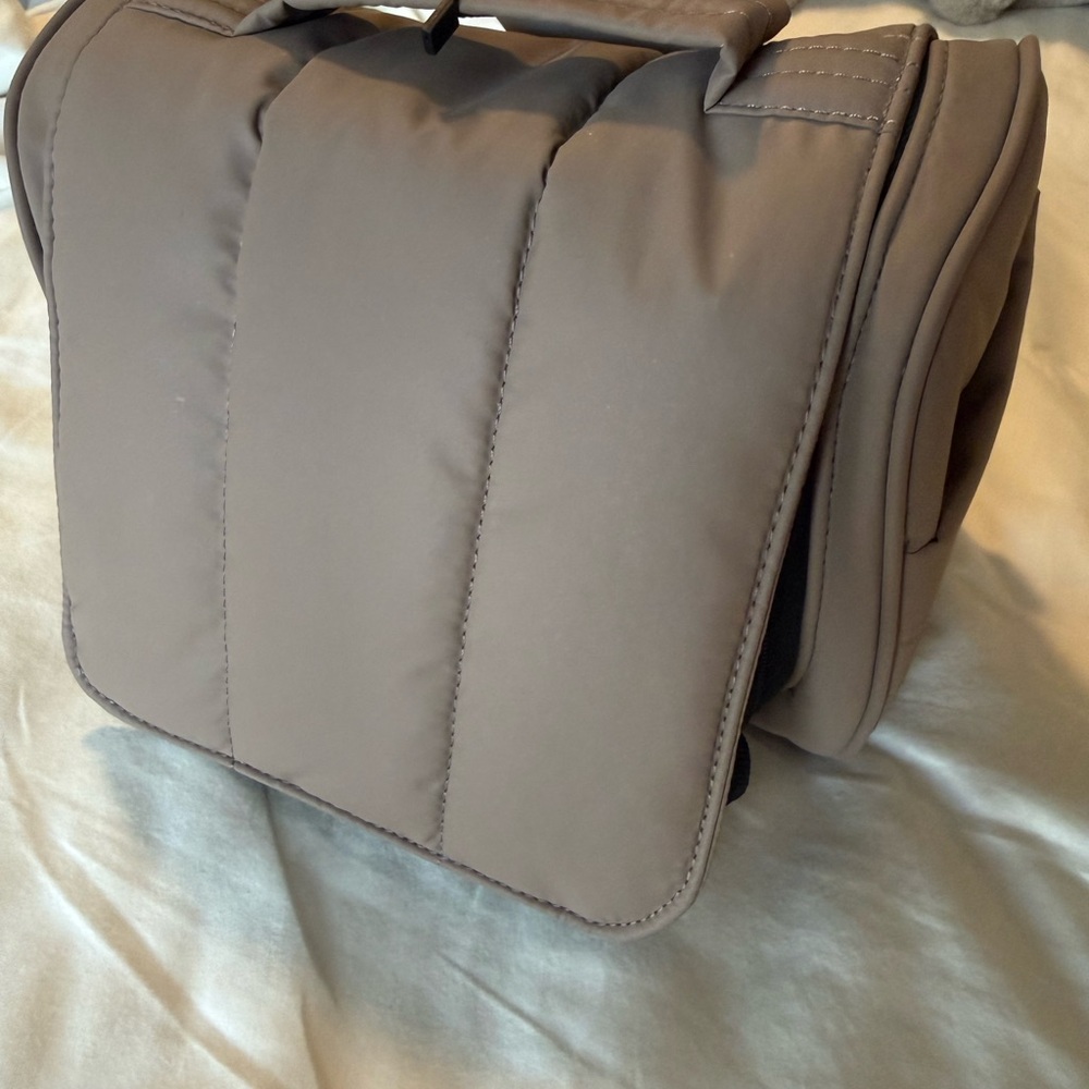Luka Hanging Toiletry Bag in Chocolate